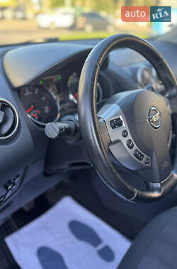 Внедорожник / Кроссовер Nissan Qashqai 2012 в 