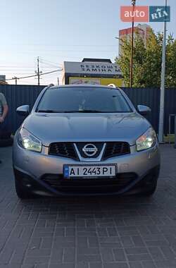 Позашляховик / Кросовер Nissan Qashqai 2013 в  фото 2 Позашляховик / Кросовер Nissan Qashqai 2013 в