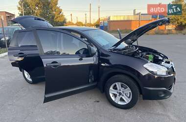 Внедорожник / Кроссовер Nissan Qashqai 2011 в 