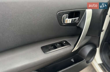 Внедорожник / Кроссовер Nissan Qashqai 2012 в 