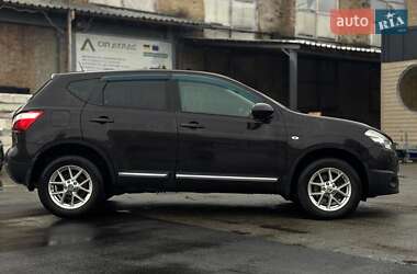 Внедорожник / Кроссовер Nissan Qashqai 2011 в 