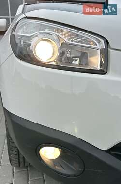 Внедорожник / Кроссовер Nissan Qashqai 2013 в 