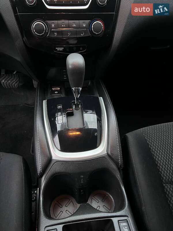 Внедорожник / Кроссовер Nissan Qashqai 2016 в Киеве