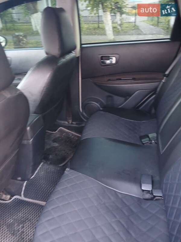 Внедорожник / Кроссовер Nissan Qashqai 2010 в Городке