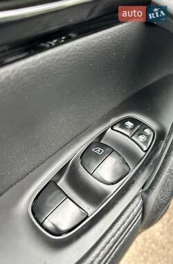 Внедорожник / Кроссовер Nissan Qashqai 2014 в 