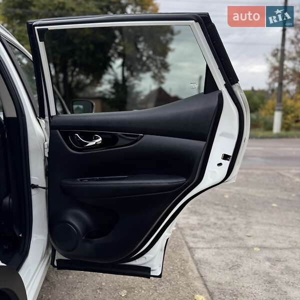 Позашляховик / Кросовер Nissan Qashqai 2017 в Сумах