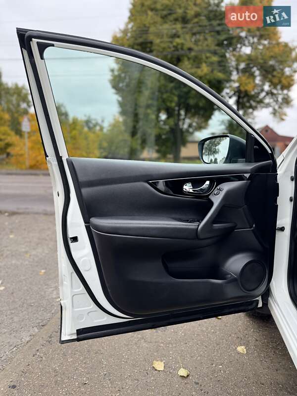 Позашляховик / Кросовер Nissan Qashqai 2017 в Сумах