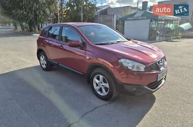 Внедорожник / Кроссовер Nissan Qashqai 2012 в 