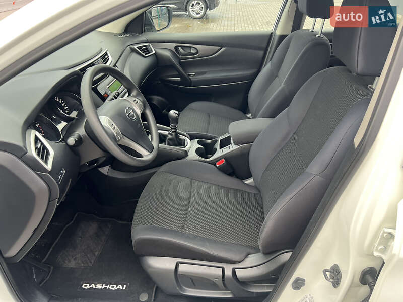 Внедорожник / Кроссовер Nissan Qashqai 2015 в Лопатине