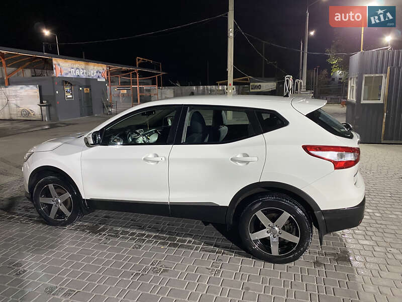Внедорожник / Кроссовер Nissan Qashqai 2014 в 