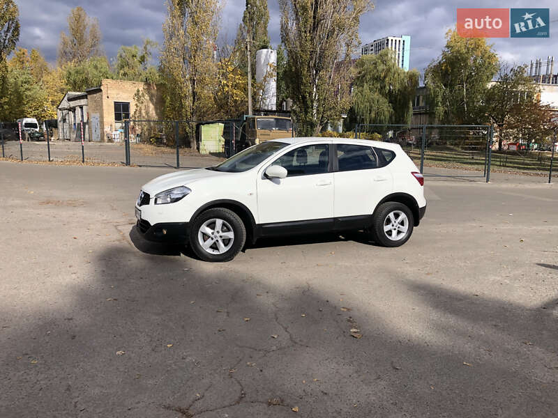 Позашляховик / Кросовер Nissan Qashqai 2013 в Києві фото 3 Позашляховик / Кросовер Nissan Qashqai 2013 в Києві