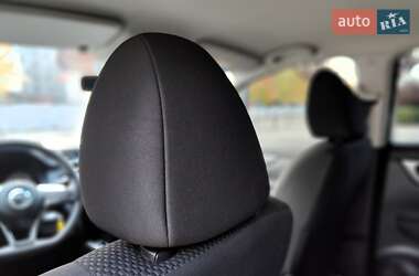 Позашляховик / Кросовер Nissan Qashqai 2019 в 