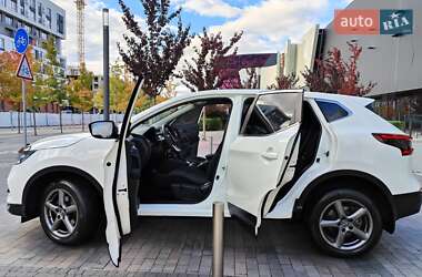 Позашляховик / Кросовер Nissan Qashqai 2019 в 