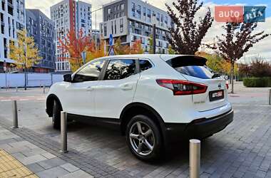 Позашляховик / Кросовер Nissan Qashqai 2019 в 
