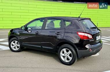 Позашляховик / Кросовер Nissan Qashqai 2013 в 