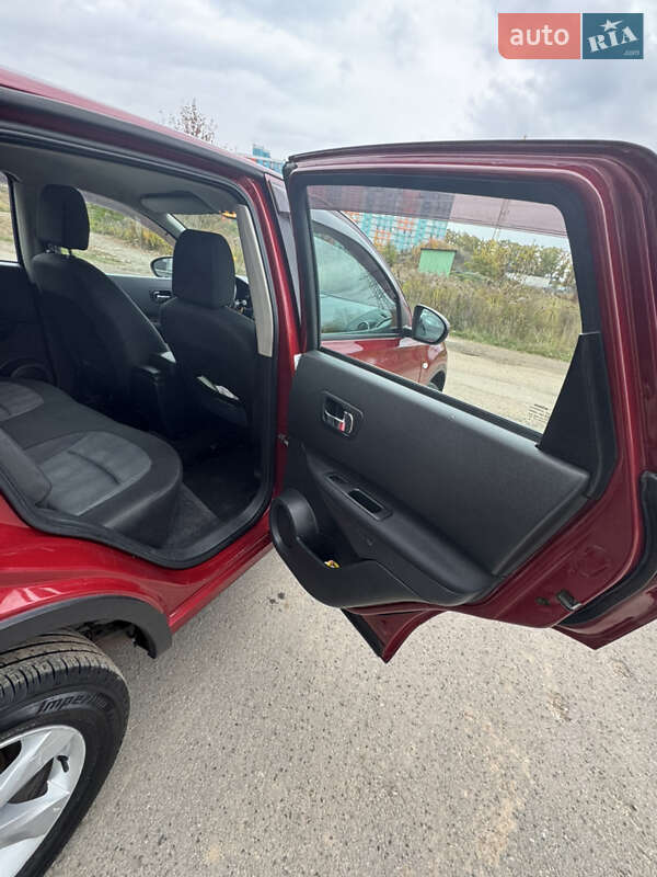 Позашляховик / Кросовер Nissan Qashqai 2010 в Чернігові