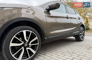 Внедорожник / Кроссовер Nissan Qashqai 2015 в 