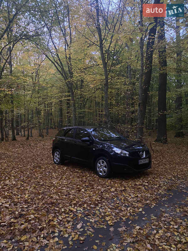 Внедорожник / Кроссовер Nissan Qashqai 2010 в Дубно
