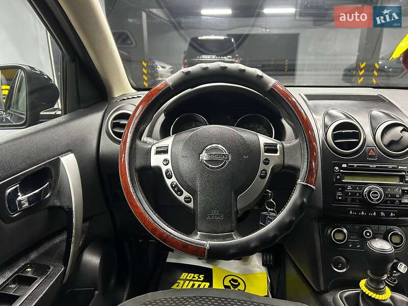Внедорожник / Кроссовер Nissan Qashqai 2009 в Черновцах