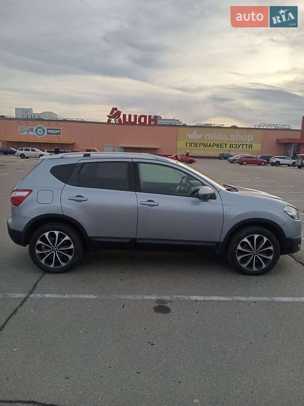 Внедорожник / Кроссовер Nissan Qashqai 2012 в 