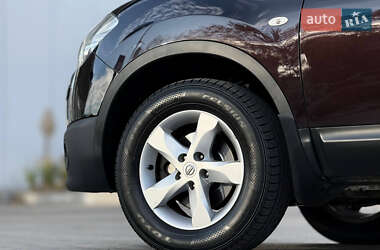 Позашляховик / Кросовер Nissan Qashqai 2012 в  фото 6 Позашляховик / Кросовер Nissan Qashqai 2012 в