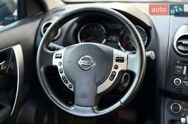 Позашляховик / Кросовер Nissan Qashqai 2012 в  фото 13 Позашляховик / Кросовер Nissan Qashqai 2012 в