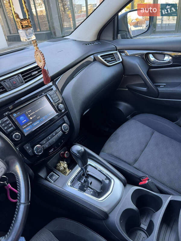 Внедорожник / Кроссовер Nissan Qashqai 2015 в Черновцах