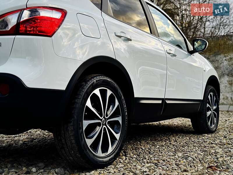 Внедорожник / Кроссовер Nissan Qashqai 2012 в Стрые