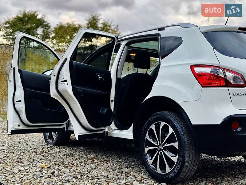 Внедорожник / Кроссовер Nissan Qashqai 2012 в Стрые