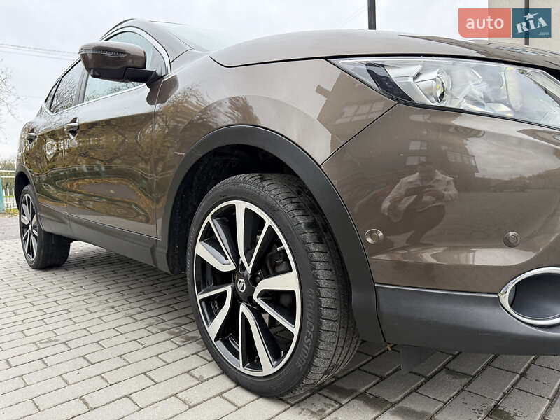 Внедорожник / Кроссовер Nissan Qashqai 2015 в Кременце