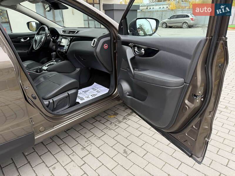 Внедорожник / Кроссовер Nissan Qashqai 2015 в Кременце