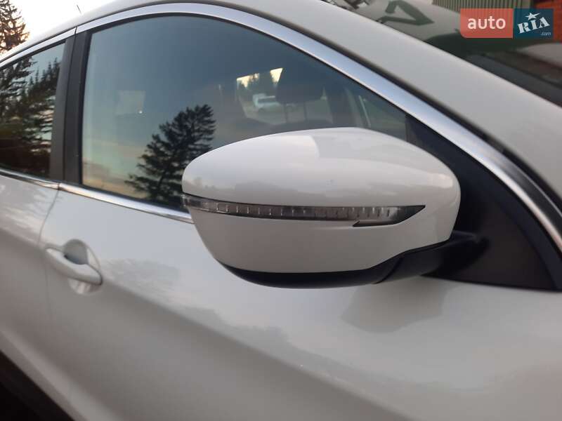 Внедорожник / Кроссовер Nissan Qashqai 2014 в Полтаве