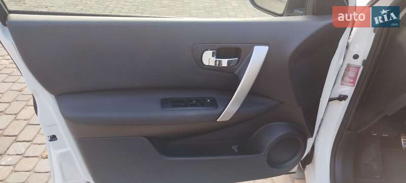 Позашляховик / Кросовер Nissan Qashqai 2012 в Луцьку