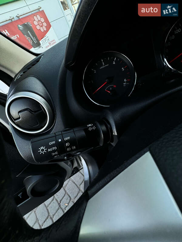 Внедорожник / Кроссовер Nissan Qashqai 2012 в Стрые