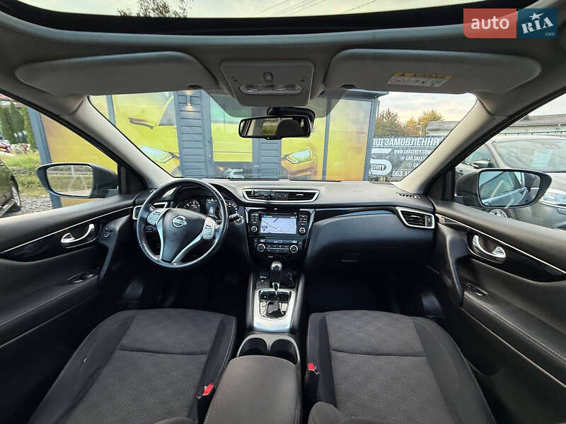 Позашляховик / Кросовер Nissan Qashqai 2015 в Стрию