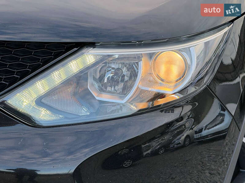 Позашляховик / Кросовер Nissan Qashqai 2015 в Стрию