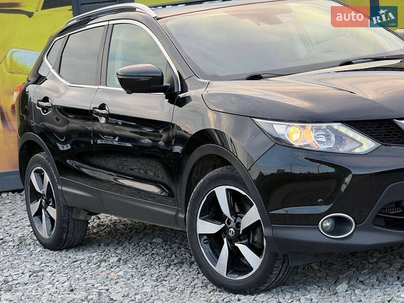 Позашляховик / Кросовер Nissan Qashqai 2015 в Стрию