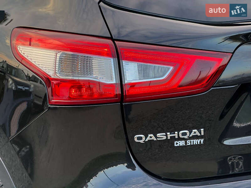 Позашляховик / Кросовер Nissan Qashqai 2015 в Стрию