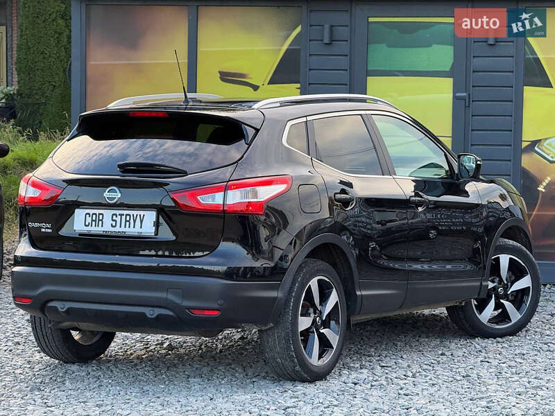 Позашляховик / Кросовер Nissan Qashqai 2015 в Стрию