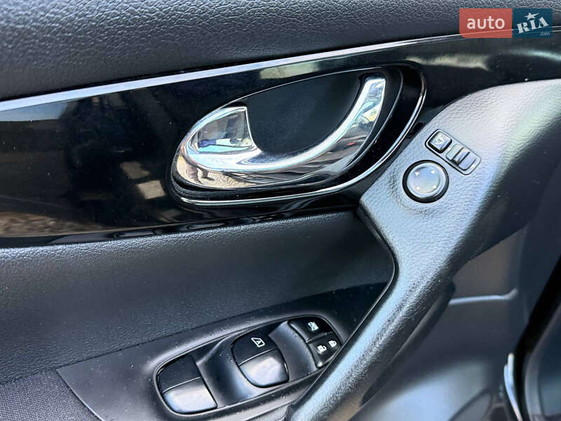 Позашляховик / Кросовер Nissan Qashqai 2015 в Стрию