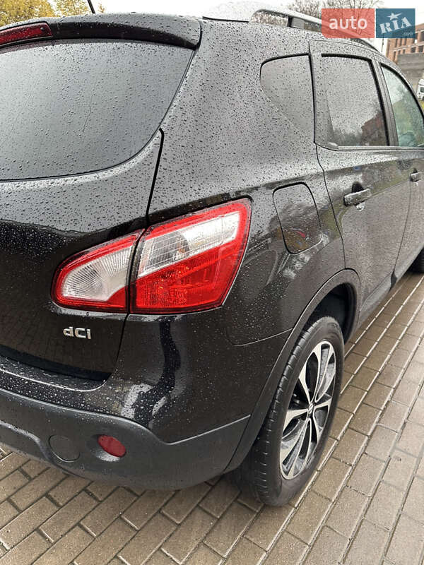 Позашляховик / Кросовер Nissan Qashqai 2011 в Рівному