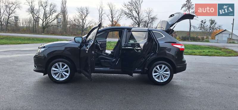 Внедорожник / Кроссовер Nissan Qashqai 2015 в Новоархангельске