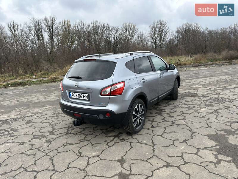 Внедорожник / Кроссовер Nissan Qashqai 2010 в Хмельницком