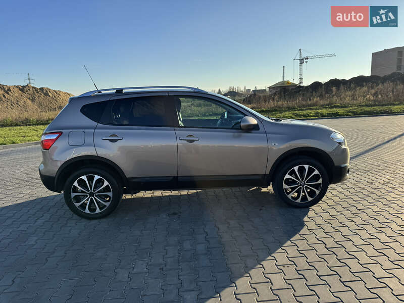 Позашляховик / Кросовер Nissan Qashqai 2012 в Луцьку