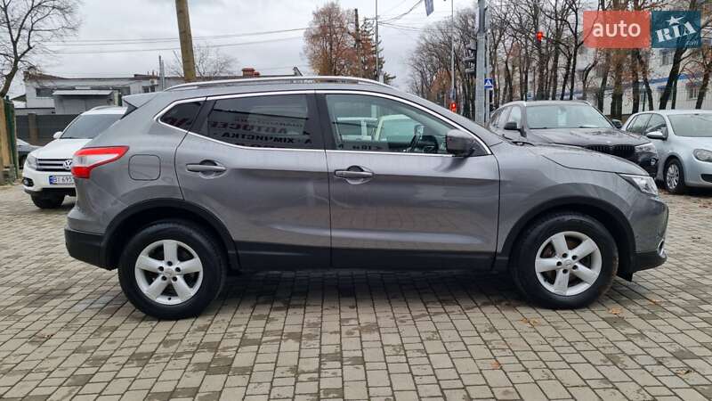 Позашляховик / Кросовер Nissan Qashqai 2015 в Полтаві