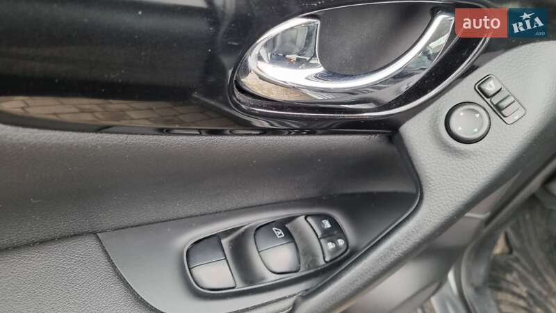 Позашляховик / Кросовер Nissan Qashqai 2015 в Полтаві