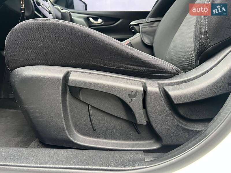 Внедорожник / Кроссовер Nissan Qashqai 2017 в Львове фото 20 Внедорожник / Кроссовер Nissan Qashqai 2017 в Львове