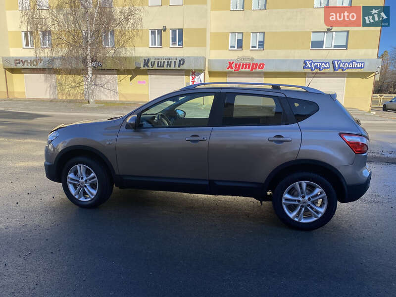 Внедорожник / Кроссовер Nissan Qashqai 2010 в Ивано-Франковске
