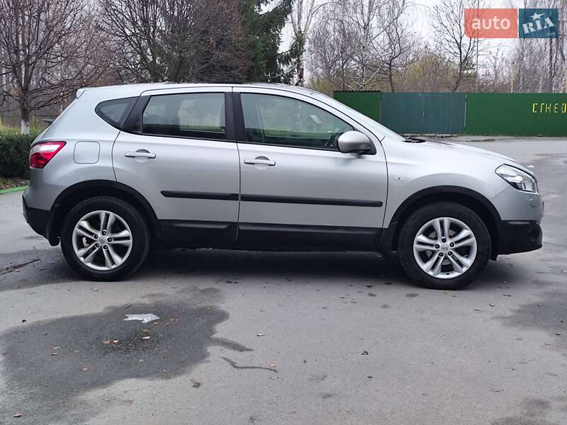 Внедорожник / Кроссовер Nissan Qashqai 2010 в Звягеле