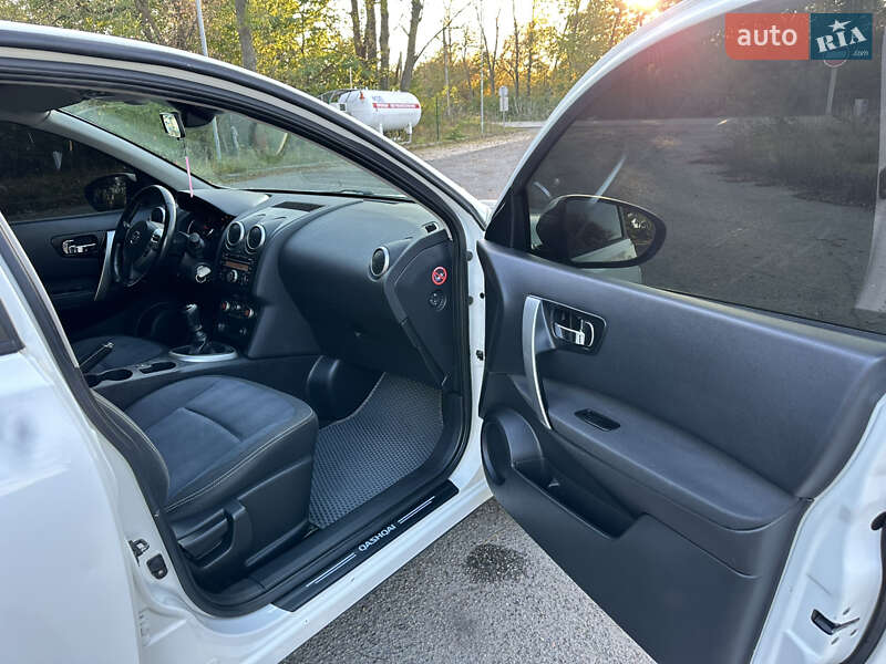 Внедорожник / Кроссовер Nissan Qashqai 2010 в Кицмани